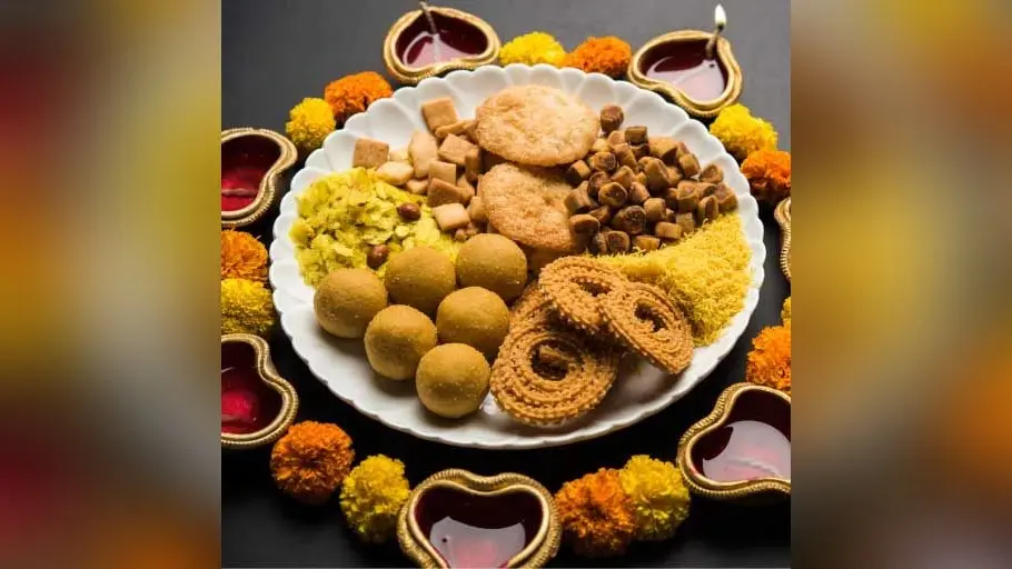 Diwali Special Namkeen Recipe: इस दिवाली घर पर बनाएं ये टेस्टी नमकीन, जानें बनाने की विधि