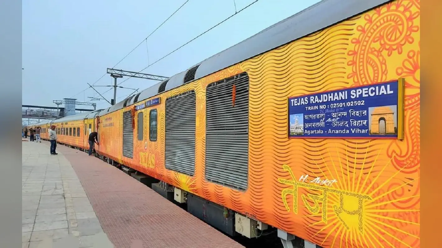 Bihar News: टिकट चेक करने वाले अधिकारी का ही कटा फाइन, राजधानी में बेटिकट सफर करना पड़ा महंगा