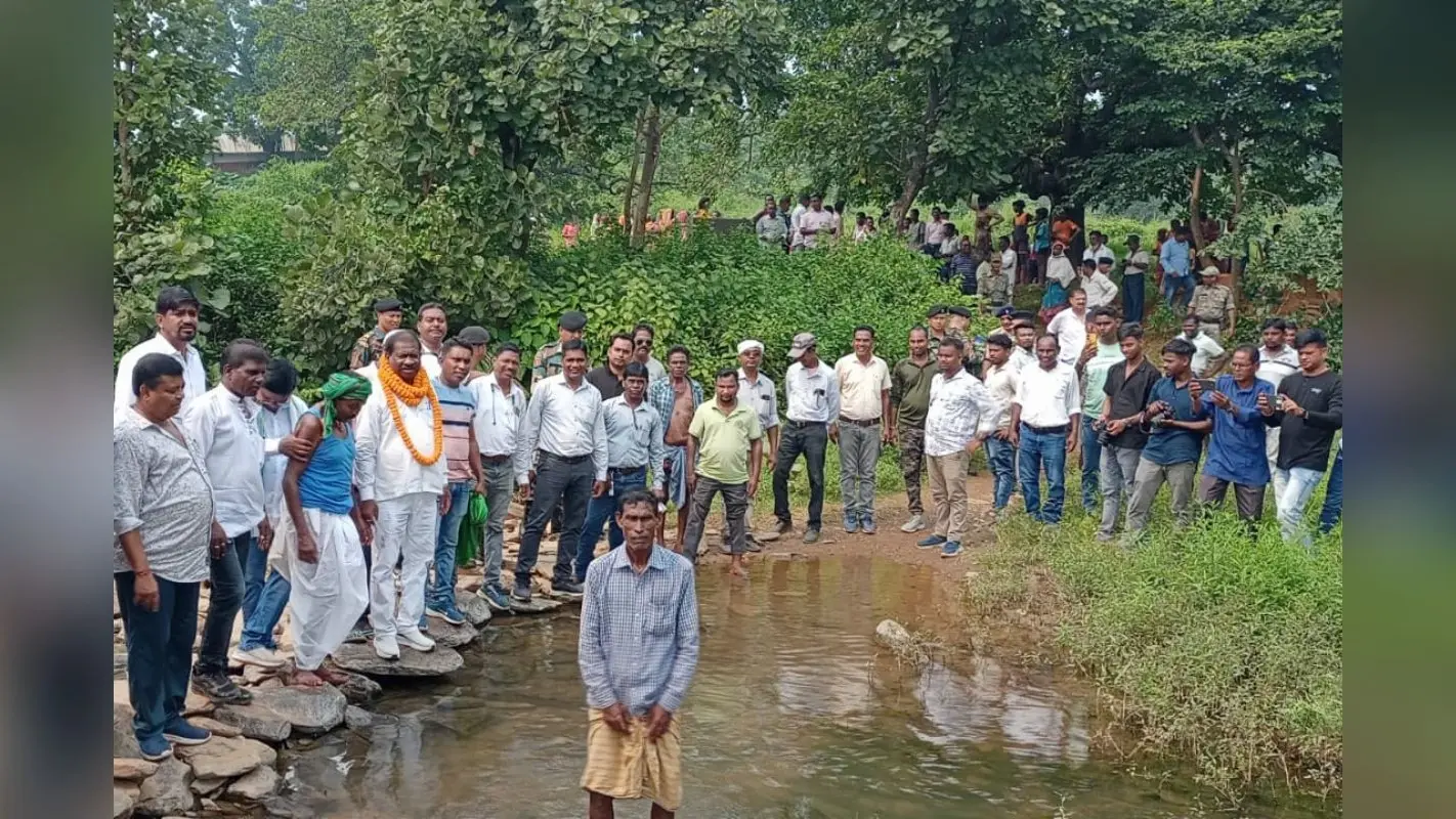 हेमंत सोरेन के मंत्री ने विजयादशमी पर गुड़ाझोर को दी पुल की सौगात, महिलाएं बोलीं- नहीं मिला ‘मंईयां सम्मान’