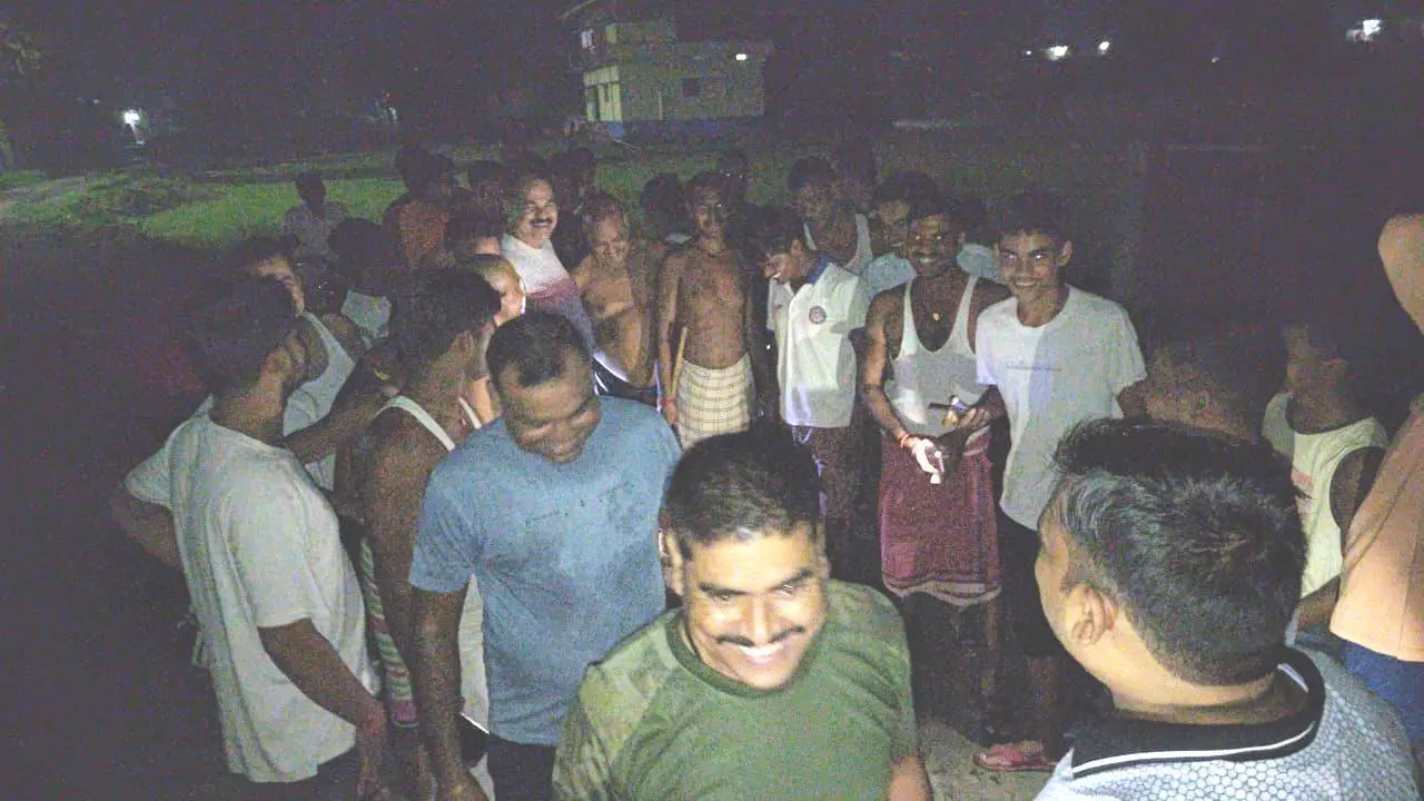Aurangabad News :घर में घुसे चोर को पकड़ा, पुलिस को सौंपा