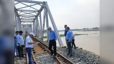 Mansi-Saharsa Railway Section:धमारा घाट रेल पुल का एडीआरएम ने किया निरीक्षण