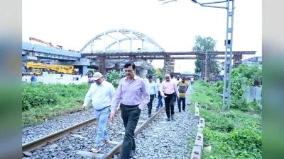 Former Central Railway General Manager inspected: पूर्व मध्य रेल महाप्रबंधक ने किया नरकटियागंज रेलखंड का विंडो ट्रेलिंग निरीक्षण