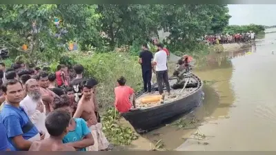 गंगा में नहाने गये दो दोस्त डूबे, तलाश जारी