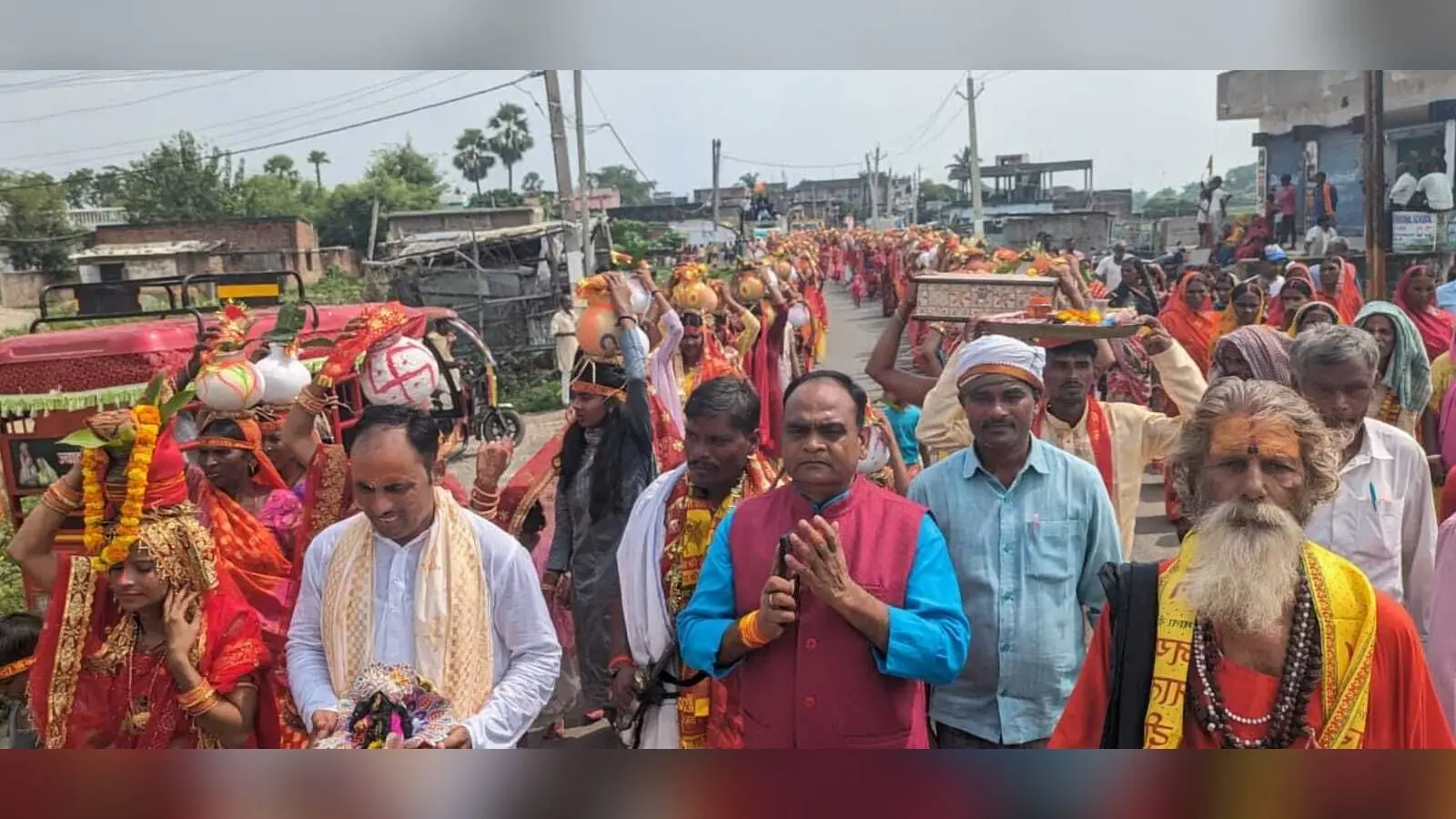अमरथ में निकाली गयी भव्य कलश यात्रा