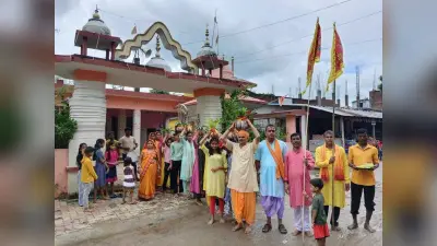 दिघलबैंक दुर्गा मंदिर से निकाली गयी कलश यात्रा