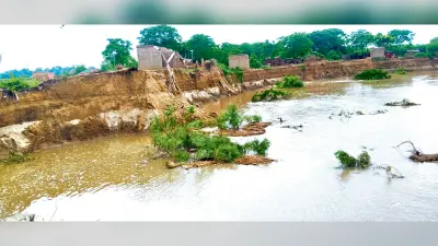 कटाव रोकने के लिए करोड़ों खर्च करने के बाद भी गंगा में समा गये उमरपुर के 14 घर
