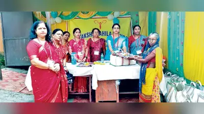 शताक्षी महिला मंडल की ओर से साड़ी वितरण