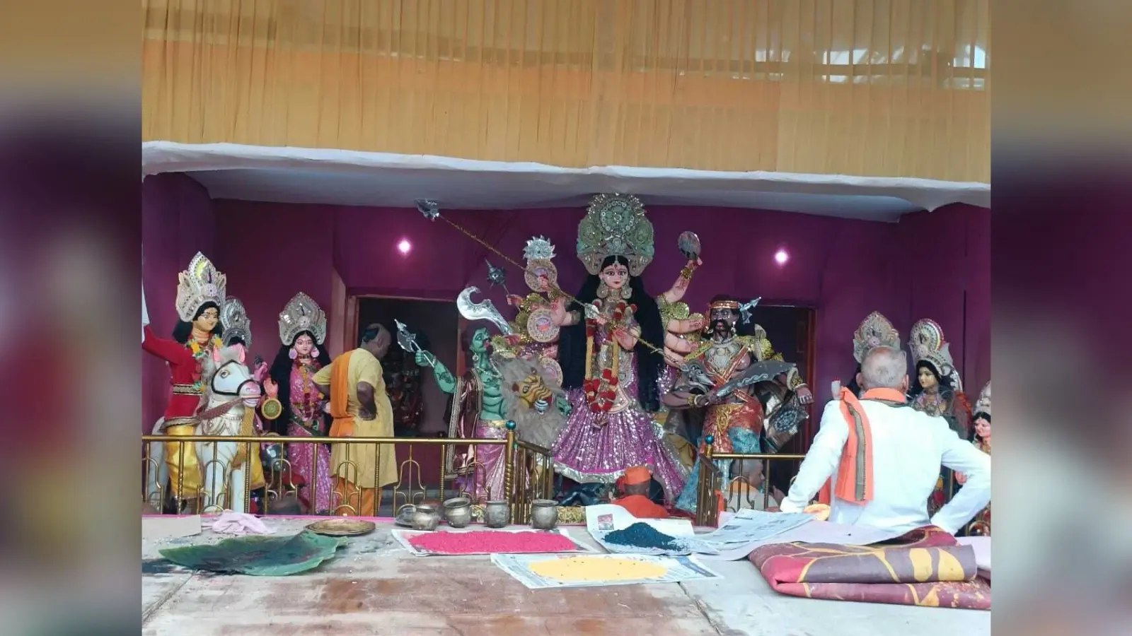 Madhubani News. लक्ष्मीपुर में खुला मां का पट, दर्शन को उमड़ी भीड़
