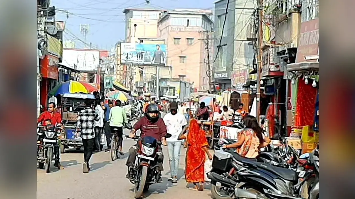 दुर्गा पूजा को लेकर बाजार तैयार, नये कलेक्शन की बढ़ी मांग