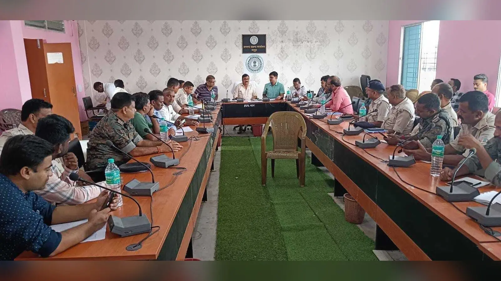 सेक्टर पुलिस पदाधिकारी व अन्य कर्मियों के साथ निष्पक्ष तरीके से चुनाव कराने पर किया विचार-विमर्श