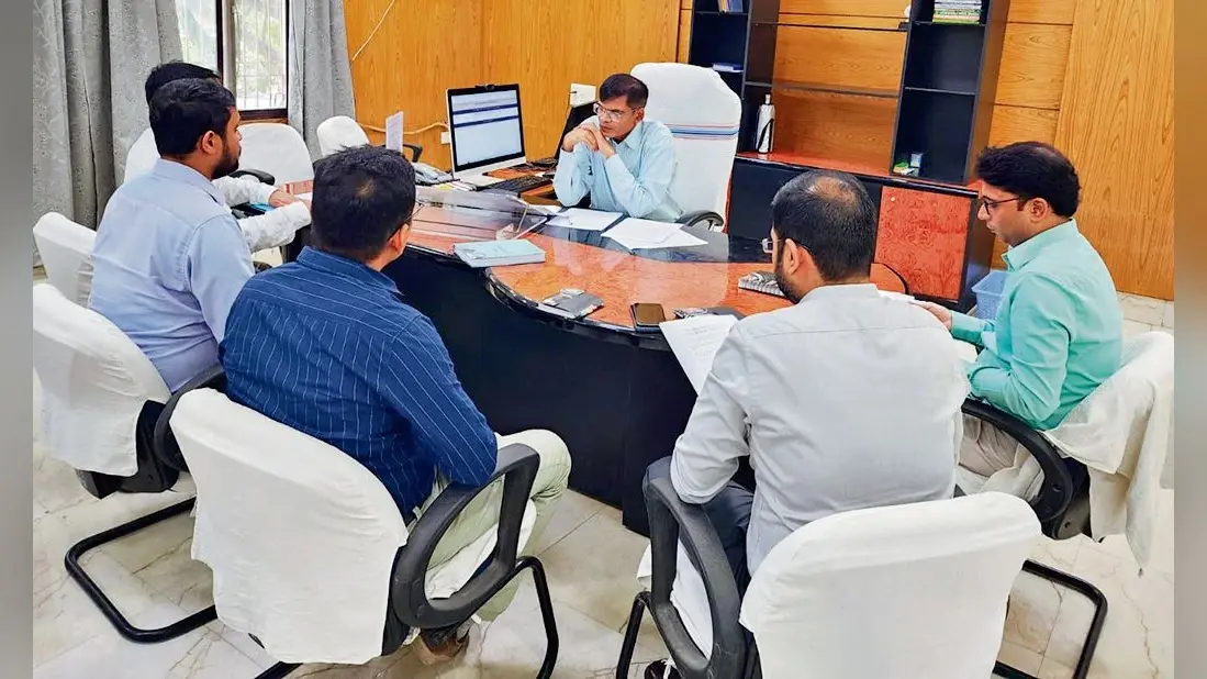 chhapra news : छपरा शहर में इ-रिक्शा व ऑटो के परिचालन के लिए निर्धारित होगा रूट : आयुक्त