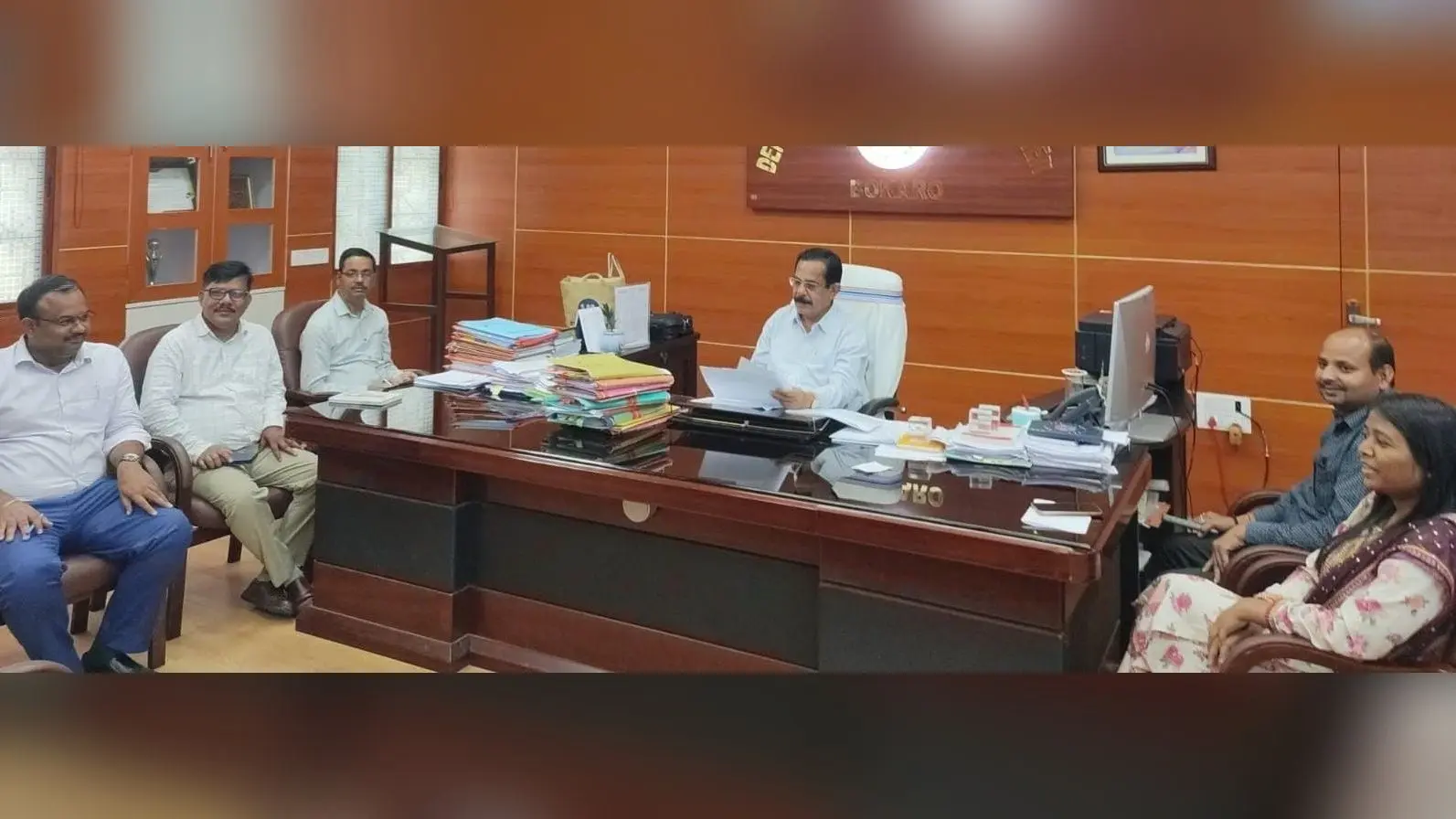 Bokaro News: कर्मियों का डाटा बेस उपलब्ध कराने का डीडीसी का निर्देश
