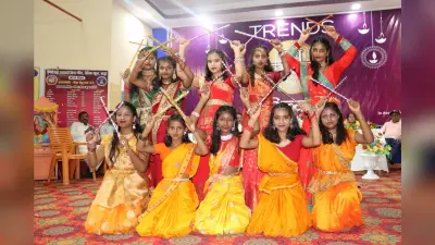 New festival of Prabhat Khabar and Reliance Trends: प्रभात खबर व रिलायंस ट्रेंड्स के नव उत्सव में छात्राओं ने बांधा समां