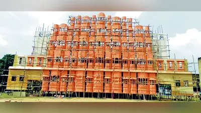 राजस्थान के हवा महल की तर्ज पर बना पूजा पंडाल