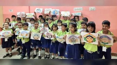 डिस्कवरी पब्लिक स्कूल के बच्चों ने उकेरी मां दुर्गा की तस्वीर