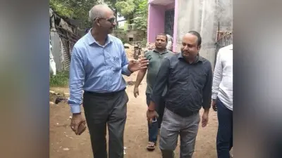 सड़क पर बह रहे गंदा पानी को लेकर बीडीओ ने किया निरीक्षण