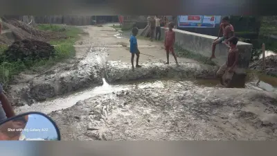 बाढ़ के बाद गांवों में दिख रहा तबाही का मंजर
