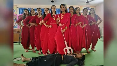 महेंद्र मुनि की छात्राओं ने महिषासुर वध नाटिका का किया मंचन