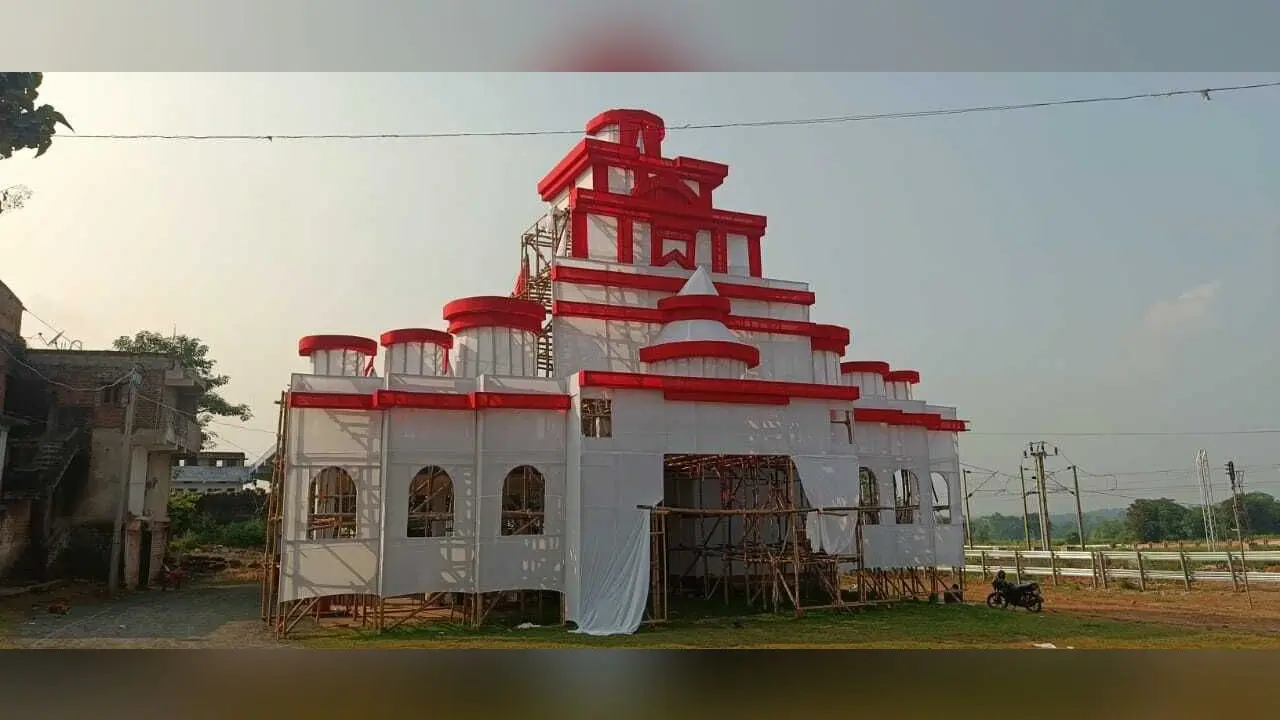Giridih News:रेल दुर्घटना को रोकने के लिए चिचाकी स्टेशन के पास शुरू हुई थी पूजा