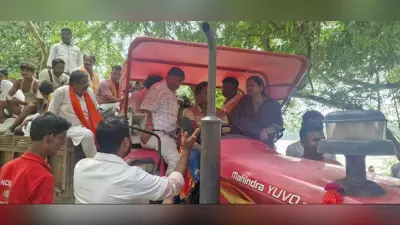 एसडीओ ने बाढ़ पीड़ितों के बीच राहत सामग्री का किया विरतण