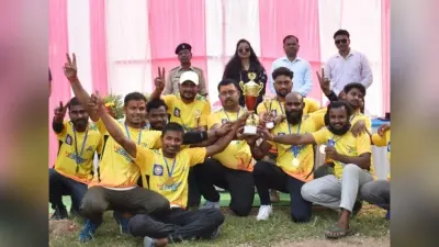 Giridih News: केंद्रीय कारा में बंदियों व जेल कर्मियों के बीच हुआ क्रिकेट मैच