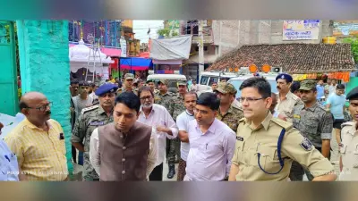 डीएम व एसपी ने बड़ी दुर्गा महारानी मंदिर पहुंच कर विधि-व्यवस्था का लिया जायजा