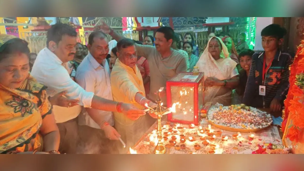दुर्गा मंदिरों में संध्या महाआरती में जय दुर्गे के लगे जयकारे