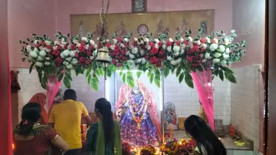दुर्गा पूजा. पांचवें दिन स्कंदमाता की हुई पूजा-अर्चना, बाजार में खरीदारों की भीड़ से लगा रहा जाम