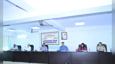 राजस्व से जुड़े मामलों का समय पर निबटारा करें अधिकारी: डीएम