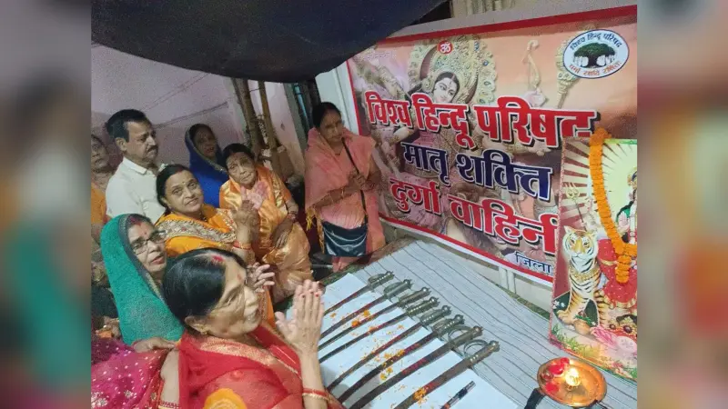 सनातनी नारियों के लिए शस्त्र और शास्त्र दोनों को बताया जरूरी