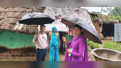 निदेशक ने लाभुकों को दी जाने वाली योजनाओं की ली जानकारी