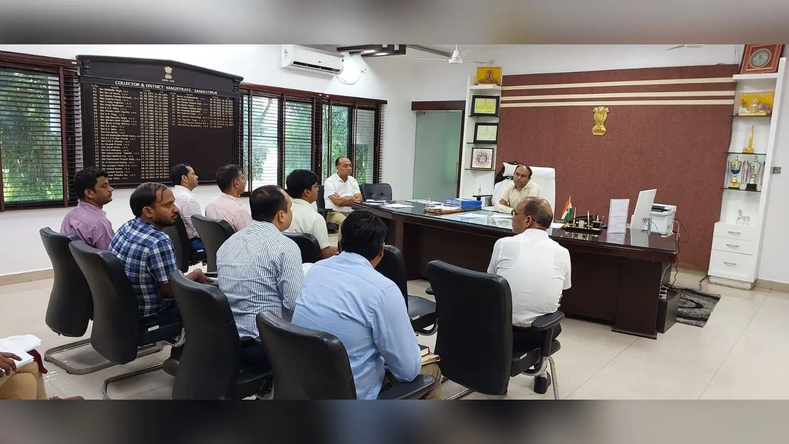 Samastipur News: स्टूडेंट क्रेडिट कार्ड की कम उपलब्धि पर डीएम नाराज