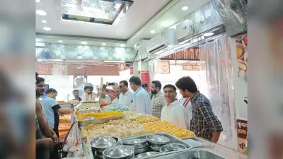 Samastipur News:शहर की मिठाई दुकानों में हुई छापेमारी, मिली गड़बड़ियां