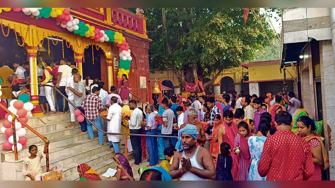 Chhapra News : मां अंबिका भवानी के दरबार में सप्तमी पर श्रद्धालुओं ने लगायी हाजिरी