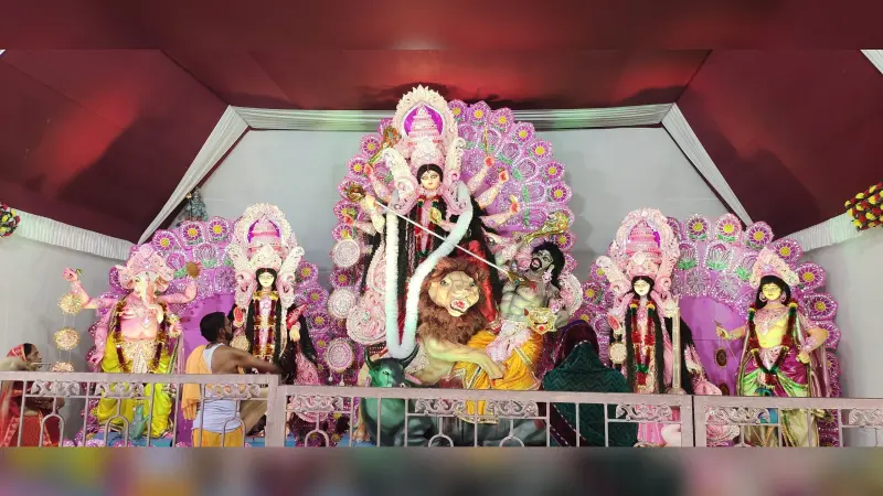 Giridih News:खुले पूजा पंडाल के पट, उमड़े श्रद्धालु