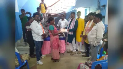 पूर्व भाजयुमो जिलाध्यक्ष ने किया साड़ी का वितरण