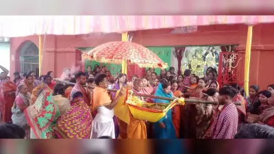 कुंडहित में दुर्गा मंदिरों व पंडालों में नवपत्रिका की हुई पूजा