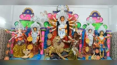 कलश स्थापना के साथ ही मां दुर्गा के वेदी की हुई शृंगार पूजा