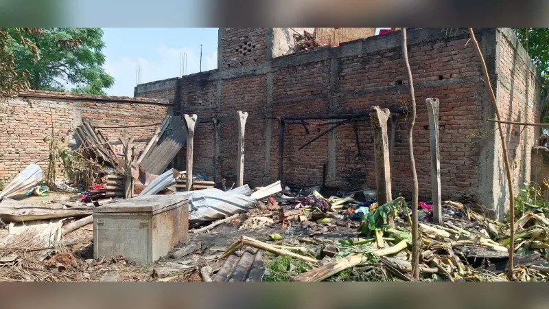 सिलेंडर से लगी आग से तार जला, बचाव करने आये 13 युवक करेंट से झुलसे