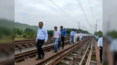 सभी अधिकारी रेलवे ट्रैक की करें लगातार मॉनिटरिंग : डीआरएम