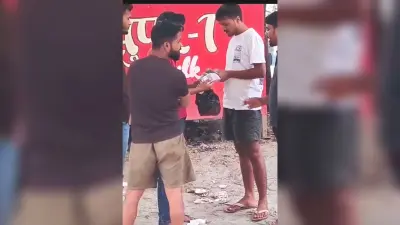 Aurangabad News : सुबह में उत्पाद पुलिस ने युवक को पकड़ा, घुमाने के बाद पैसे लेकर छोड़ा