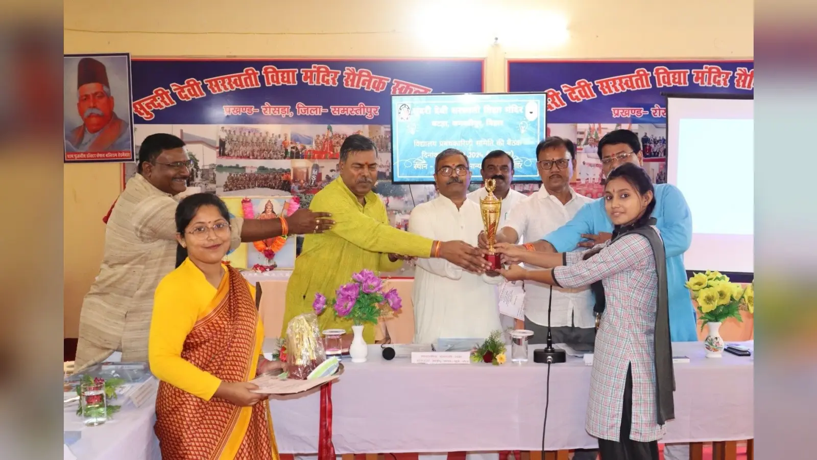 Samastipur News: कुश्ती प्रतियोगिता विजेता मनस्वी को क्षेत्रीय संगठन मंत्री ने ट्राॅफी व प्रमाण पत्र देकर किया सम्मानित