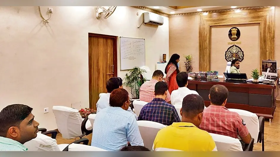 Hajipur News : पीएमइजीपी में तेजी लाने और टूरिज्म को बढ़ावा देने का निर्देश