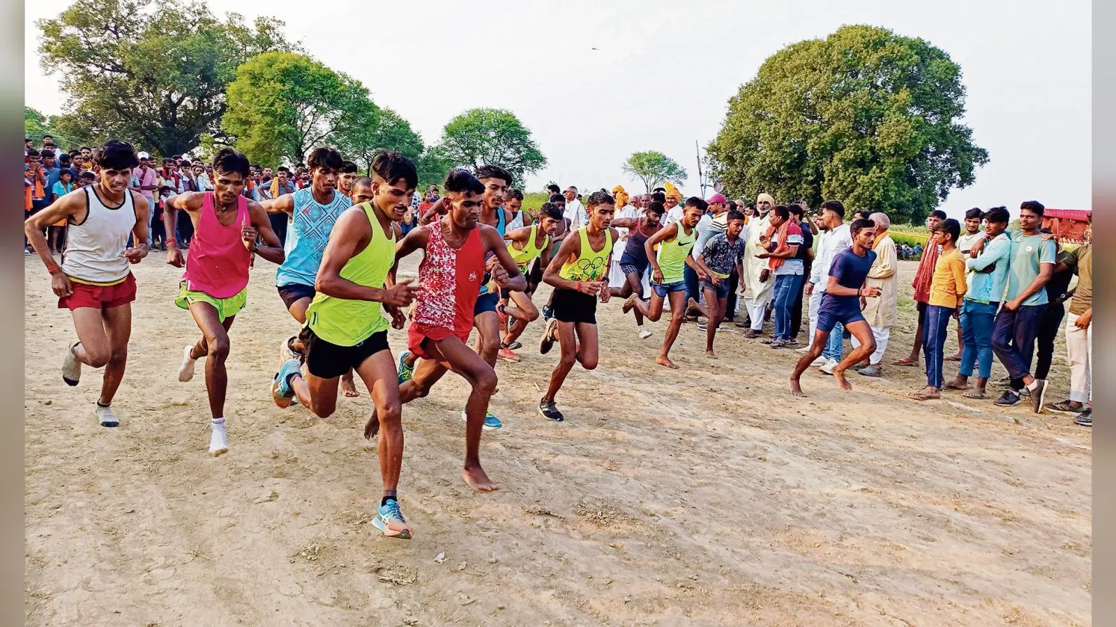 300 मीटर दौड़ में दीपक ने मारी बाजी