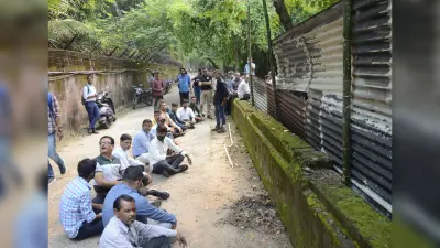 dhanbadnews: आइआइटी आइएसएम की चहारदीवारी का निर्माण कार्य रोका