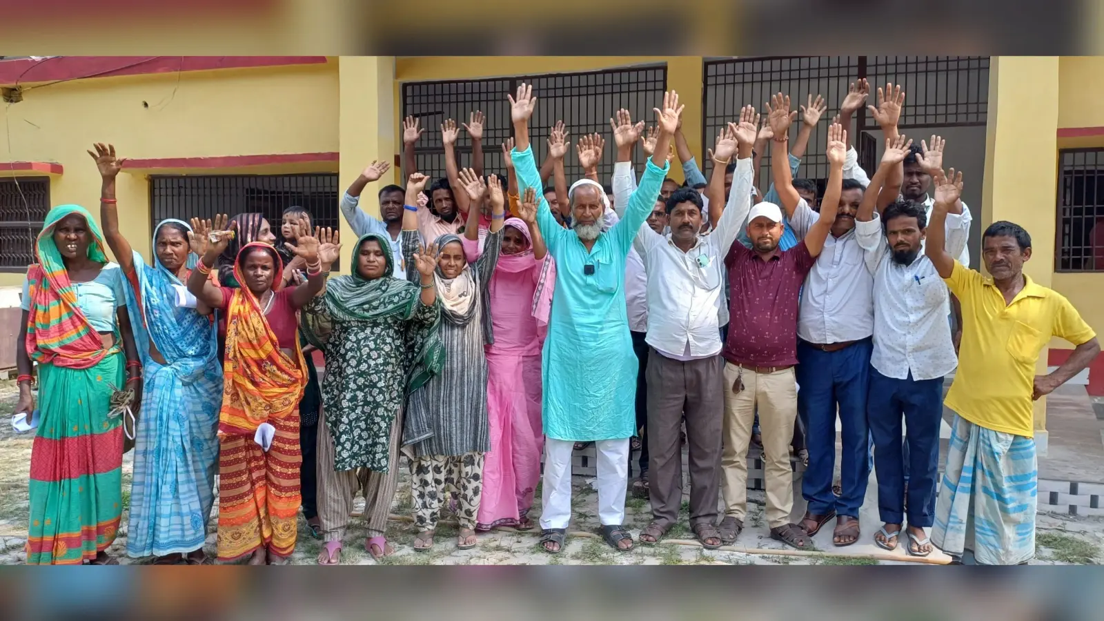 वार्ड सदस्यों ने सरकार के खिलाफ किया प्रदर्शन