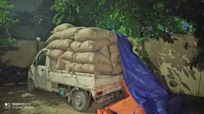 52 पैकेट पीडीएस का चावल जब्त