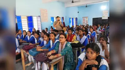 छात्राओं को साइबर अपराध के खिलाफ किया जागरूक