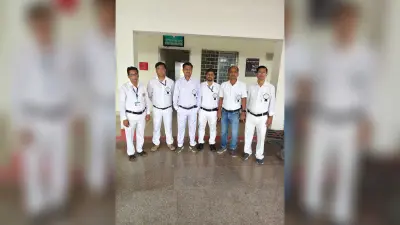 रेलवे स्टेशन मास्टरों ने विभिन्न मांगों को ले पेंडिंग डिमांड बैच लगाकर की डयूटी