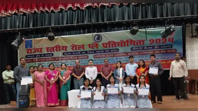 उच्चतर बालिका विद्यालय की छात्राओं को प्रथम स्थान